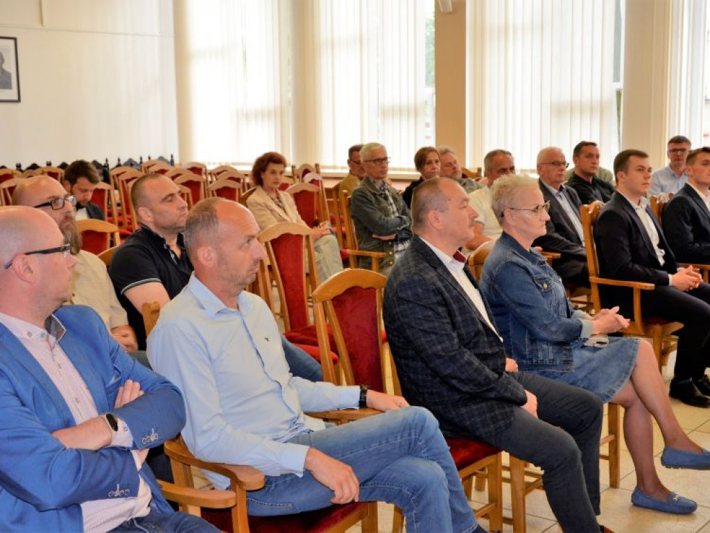 ,,Grubej kreski`` już nie będzie - zapewniali w Ostrzeszowie posłowie Platformy Obywatelskiej