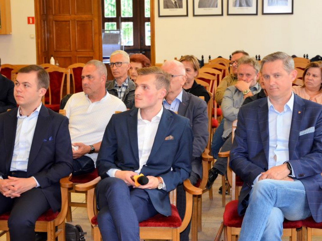 ,,Grubej kreski`` już nie będzie - zapewniali w Ostrzeszowie posłowie Platformy Obywatelskiej