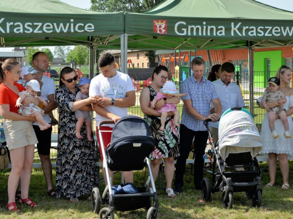 KRASZEWICE: Urodzone w 2021 roku dzieci mają swoje drzewa