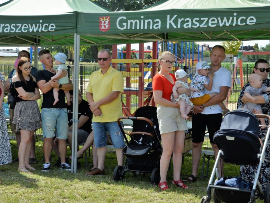 KRASZEWICE: Urodzone w 2021 roku dzieci mają swoje drzewa
