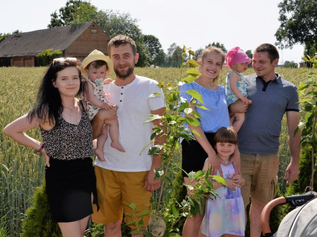 KRASZEWICE: Urodzone w 2021 roku dzieci mają swoje drzewa