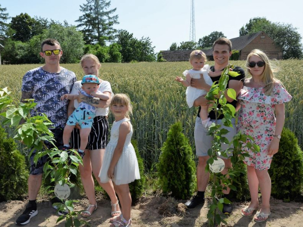 KRASZEWICE: Urodzone w 2021 roku dzieci mają swoje drzewa