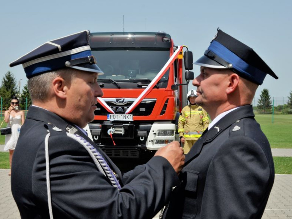DORUCHÓW: Uroczyste przekazanie średniego samochodu ratowniczo-gaśniczego (ZDJĘCIA)