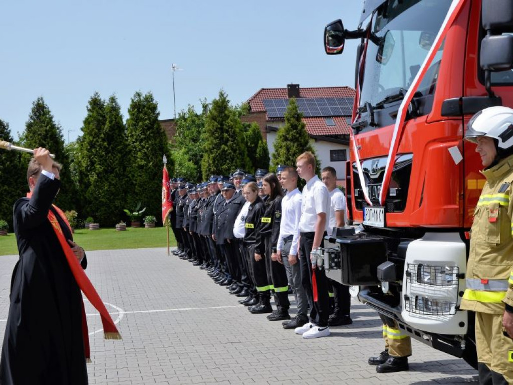 DORUCHÓW: Uroczyste przekazanie średniego samochodu ratowniczo-gaśniczego (ZDJĘCIA)