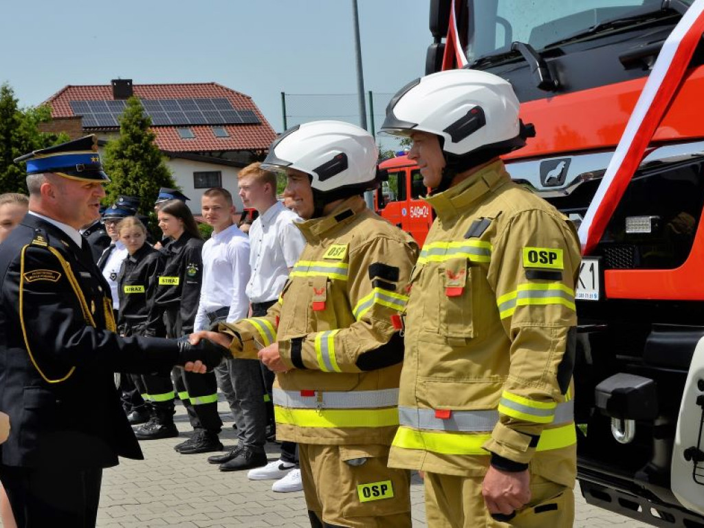 DORUCHÓW: Uroczyste przekazanie średniego samochodu ratowniczo-gaśniczego (ZDJĘCIA)