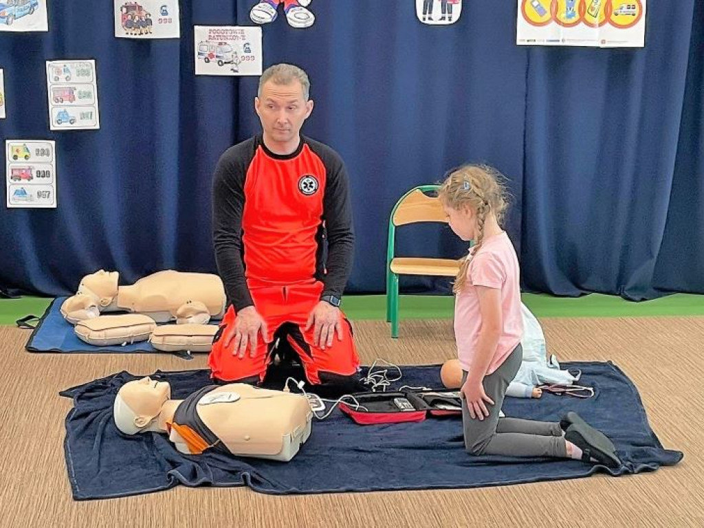 KRASZEWICE: W Przedszkolu ,,Mali Odkrywcy``  uczyli się udzielać pierwszej pomocy