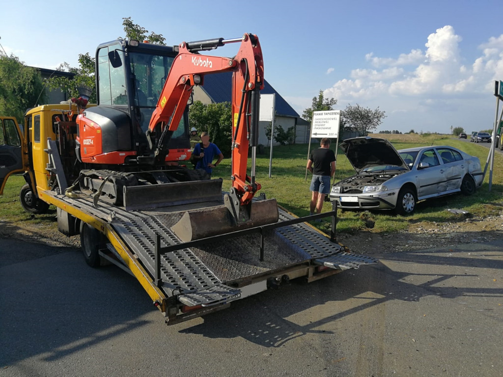 SIEDLIKÓW: Zderzenie skody z autolawetą