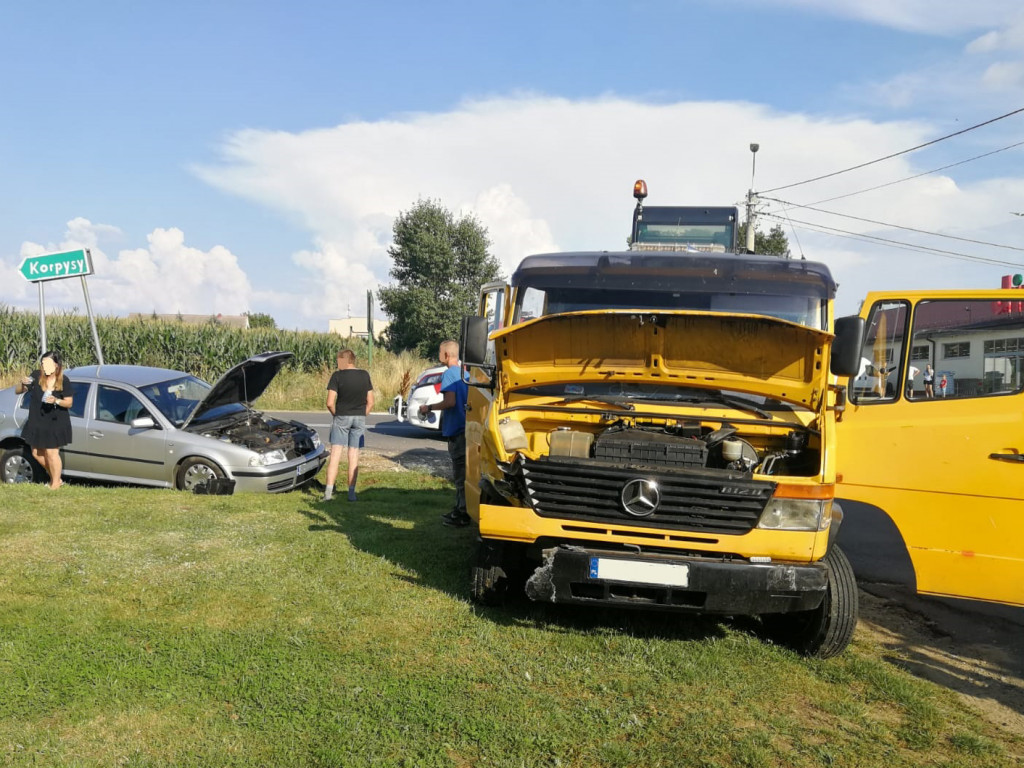 SIEDLIKÓW: Zderzenie skody z autolawetą