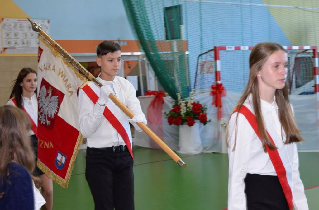 KRASZEWICE - Pierwszaki ślubowały na sztandar