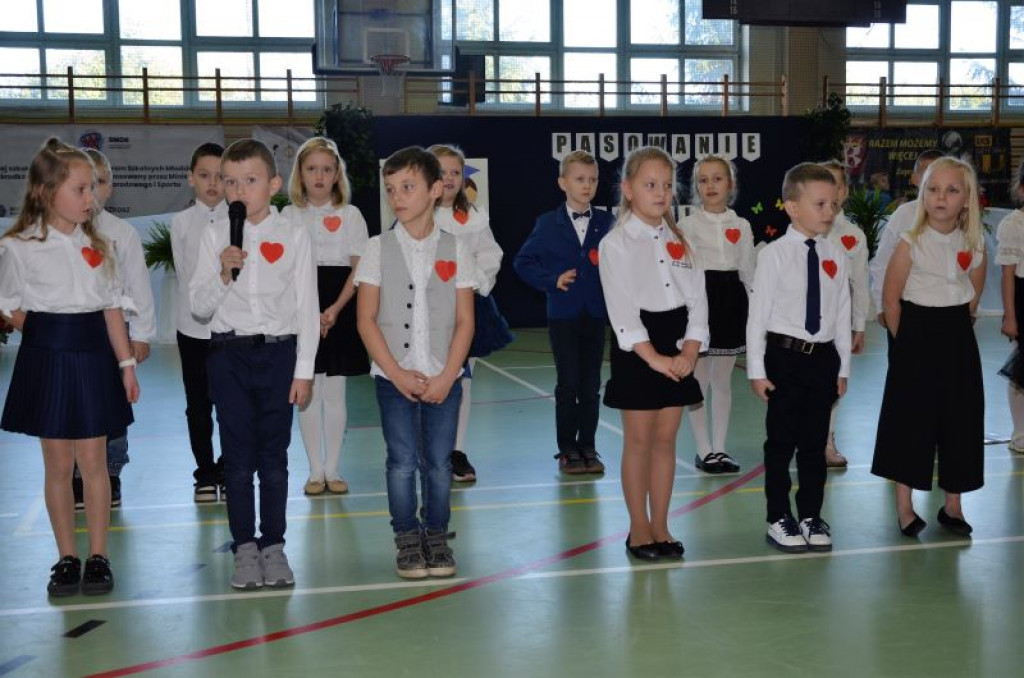 KRASZEWICE - Pierwszaki ślubowały na sztandar