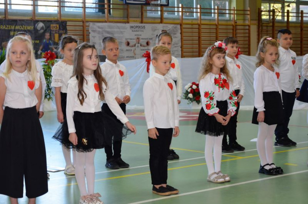 KRASZEWICE - Pierwszaki ślubowały na sztandar
