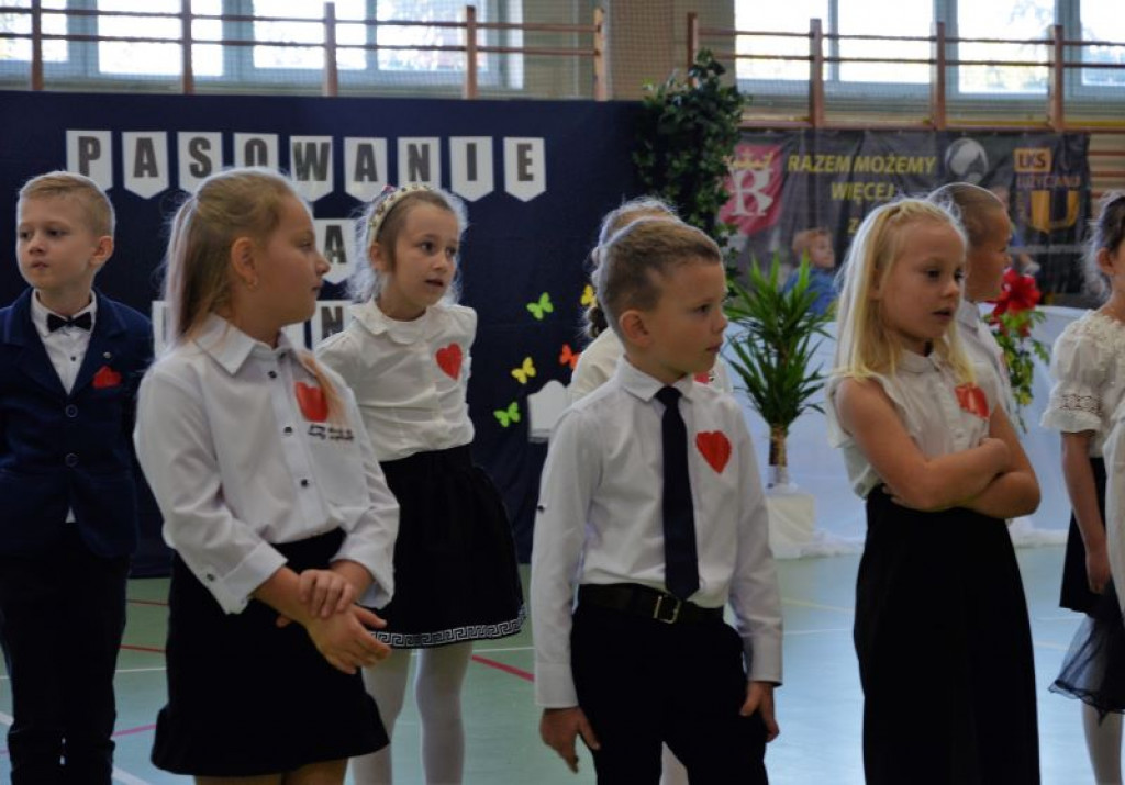 KRASZEWICE - Pierwszaki ślubowały na sztandar