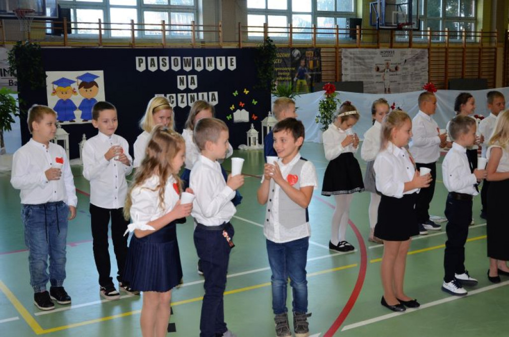 KRASZEWICE - Pierwszaki ślubowały na sztandar