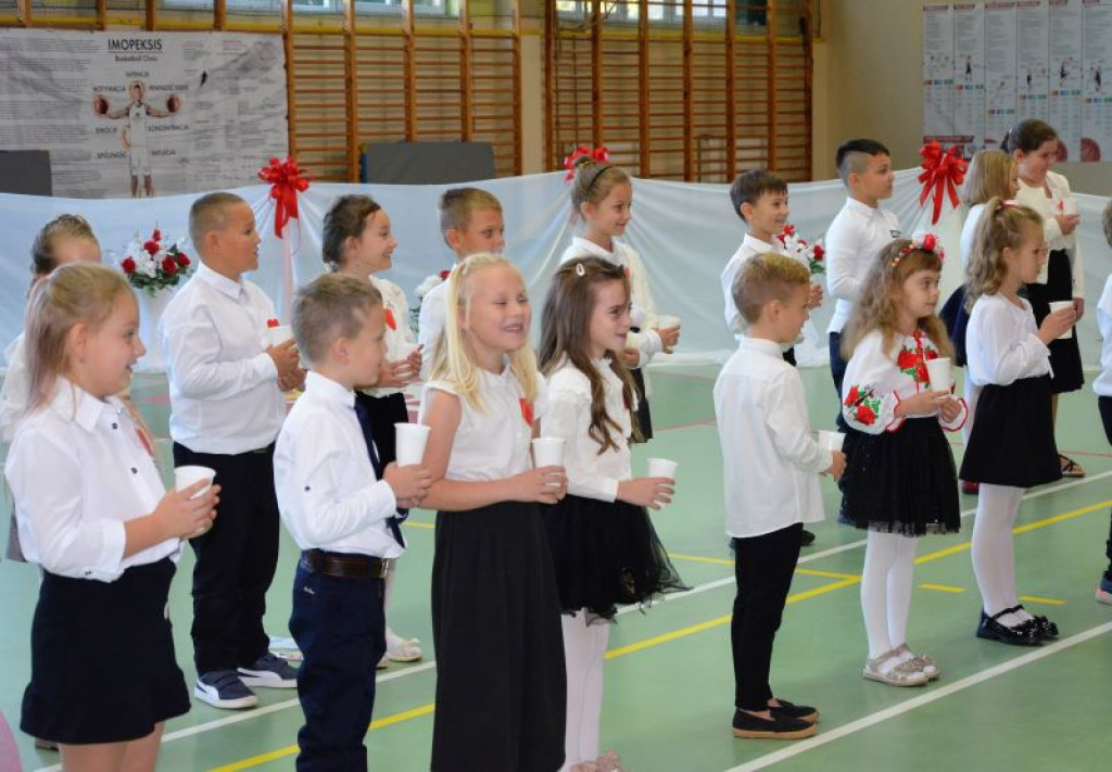 KRASZEWICE - Pierwszaki ślubowały na sztandar