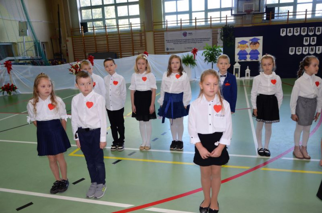 KRASZEWICE - Pierwszaki ślubowały na sztandar