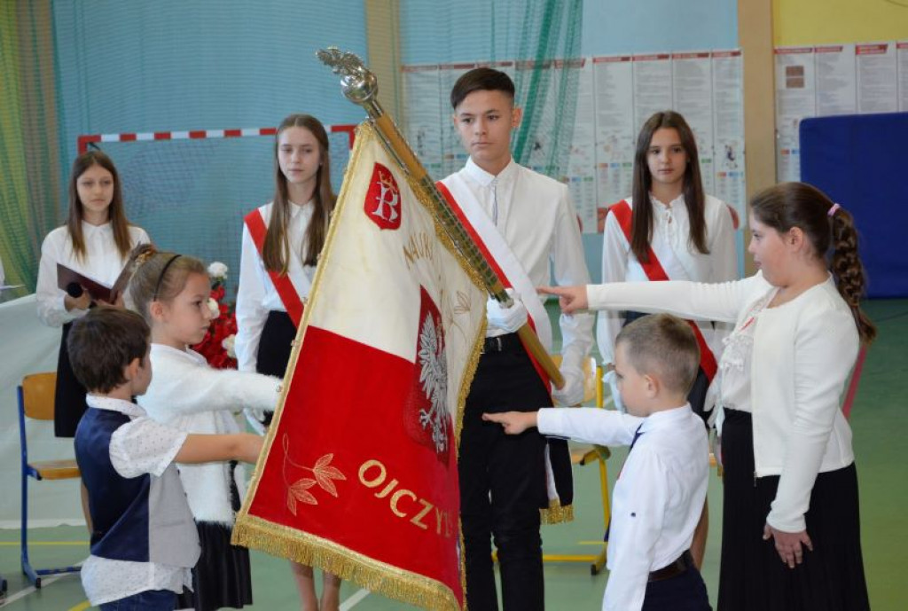KRASZEWICE - Pierwszaki ślubowały na sztandar