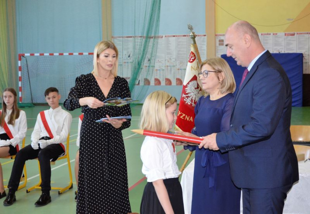 KRASZEWICE - Pierwszaki ślubowały na sztandar