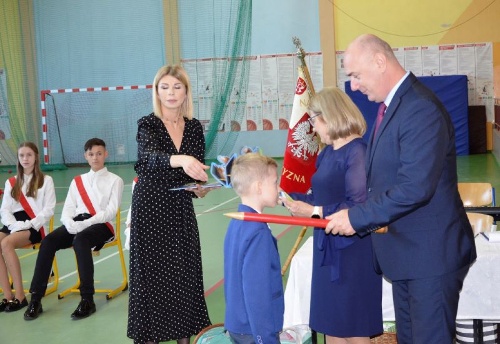 KRASZEWICE - Pierwszaki ślubowały na sztandar