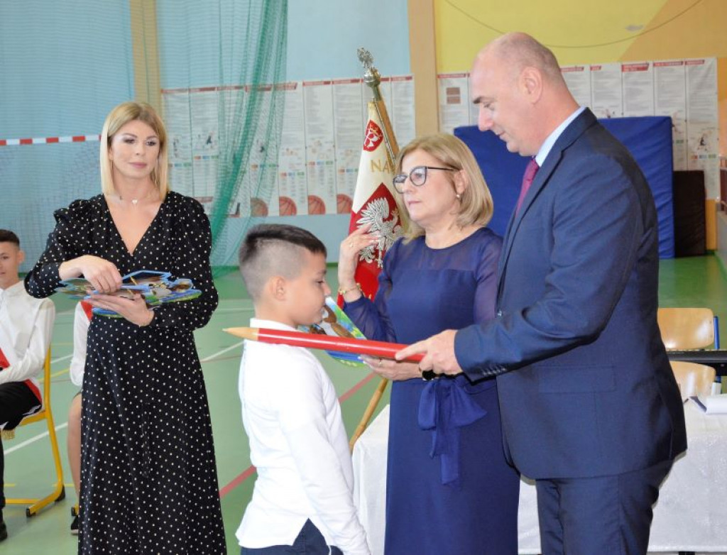 KRASZEWICE - Pierwszaki ślubowały na sztandar