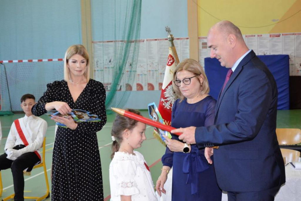 KRASZEWICE - Pierwszaki ślubowały na sztandar