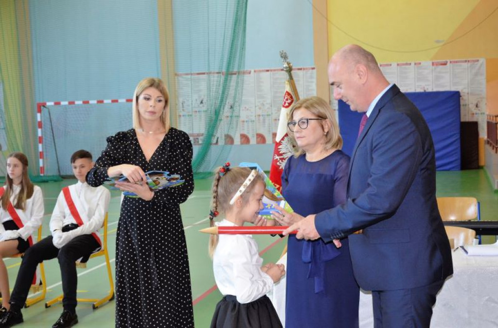 KRASZEWICE - Pierwszaki ślubowały na sztandar