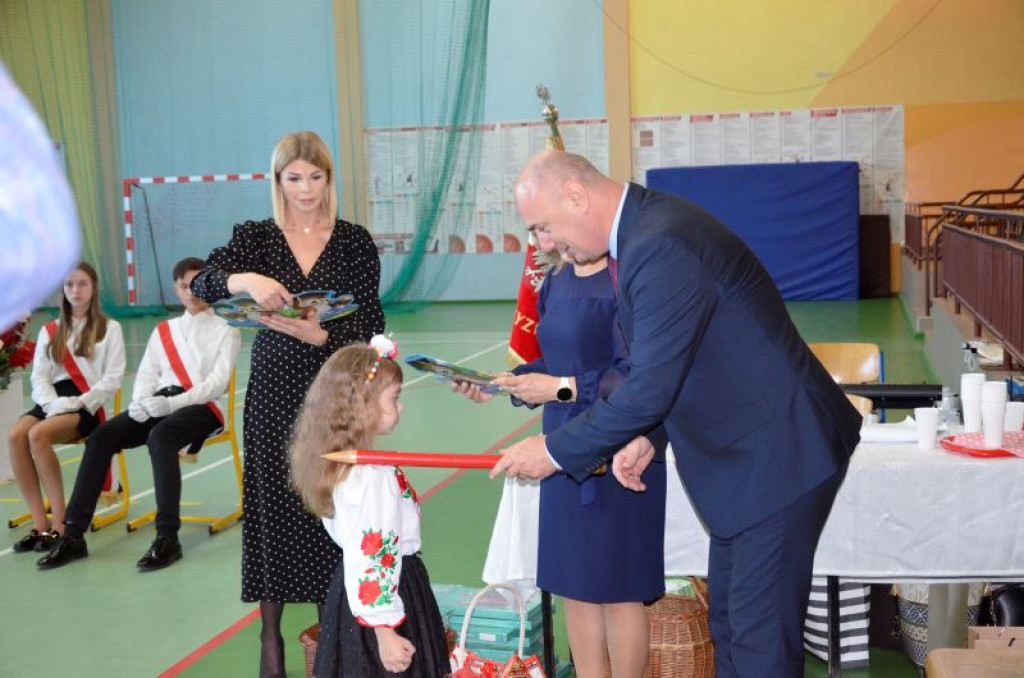 KRASZEWICE - Pierwszaki ślubowały na sztandar