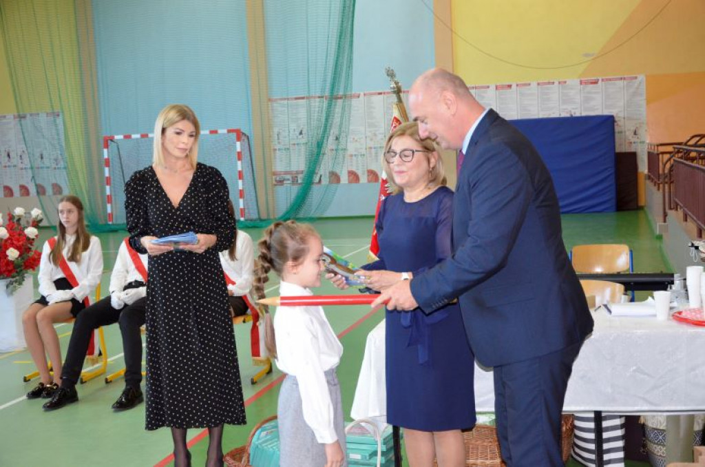 KRASZEWICE - Pierwszaki ślubowały na sztandar