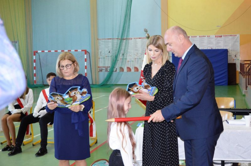 KRASZEWICE - Pierwszaki ślubowały na sztandar