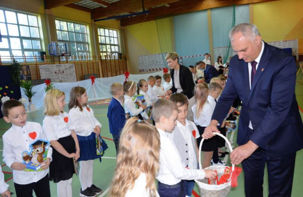 KRASZEWICE - Pierwszaki ślubowały na sztandar