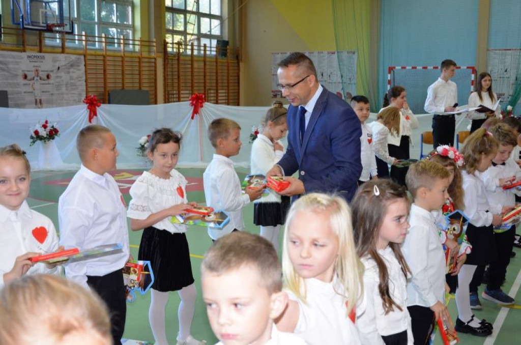 KRASZEWICE - Pierwszaki ślubowały na sztandar