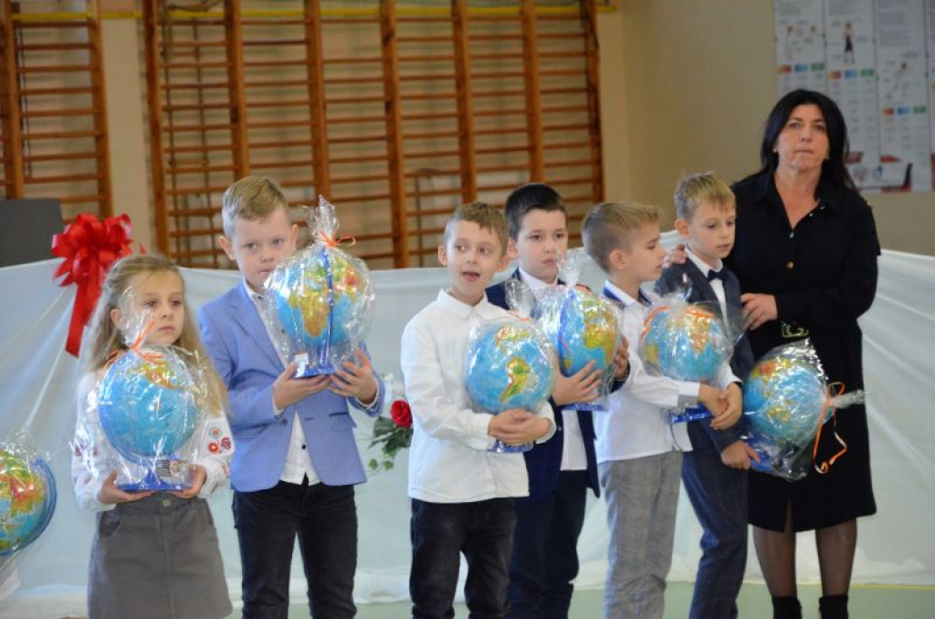 KRASZEWICE - Pierwszaki ślubowały na sztandar