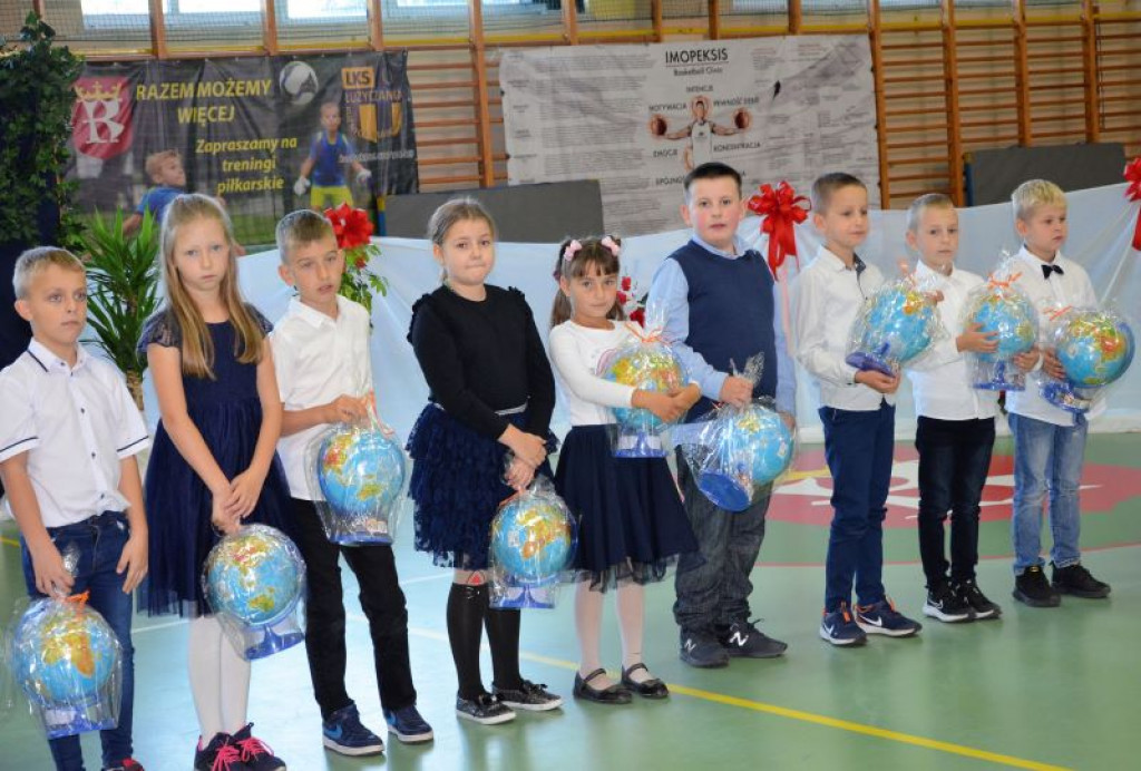 KRASZEWICE - Pierwszaki ślubowały na sztandar