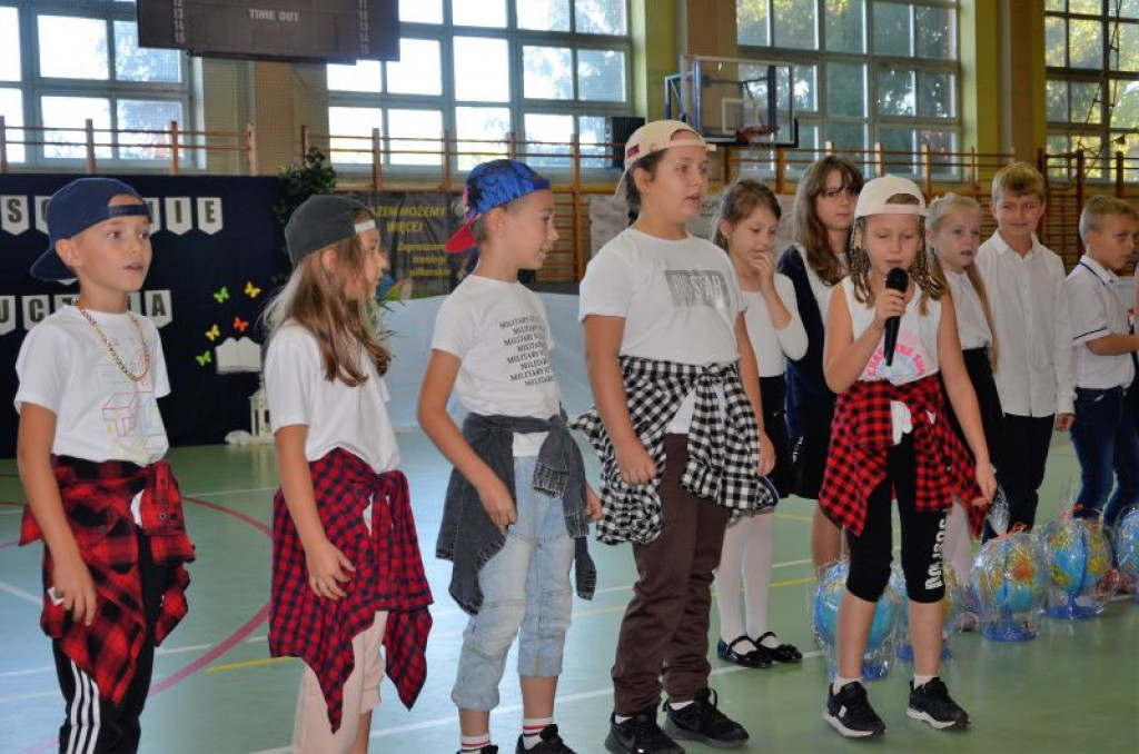 KRASZEWICE - Pierwszaki ślubowały na sztandar