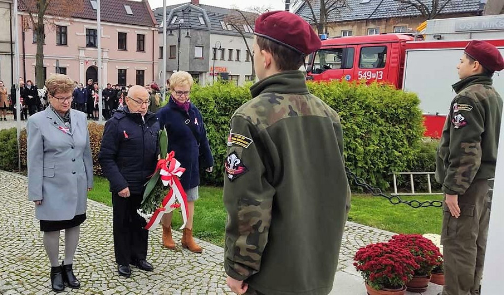 Mikstat pod flagą biało-czerwoną