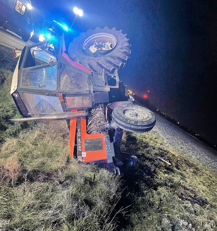 Zderzenie samochodu z ciągnikiem