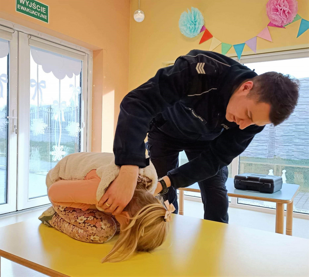 Dzielnicowy w Przedszkolu w Mąkoszycach