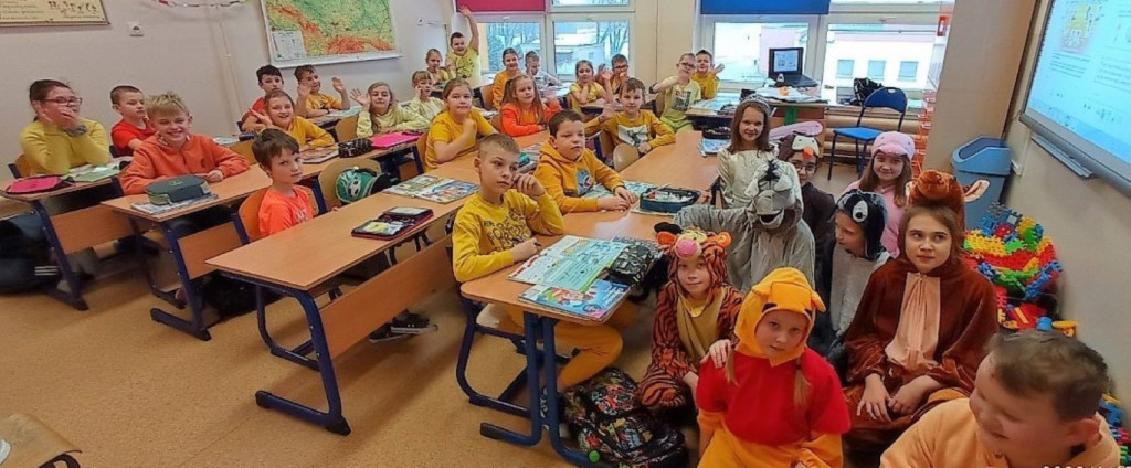 Bohaterowie stumilowego w szkole w Grabowie