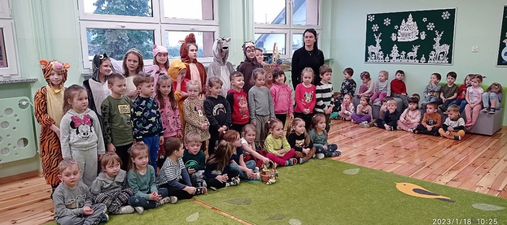 Bohaterowie stumilowego w szkole w Grabowie