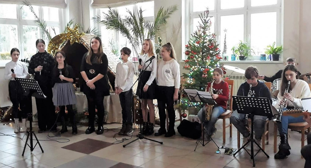 Z kolędą u seniorów w DPS w Marszałkach