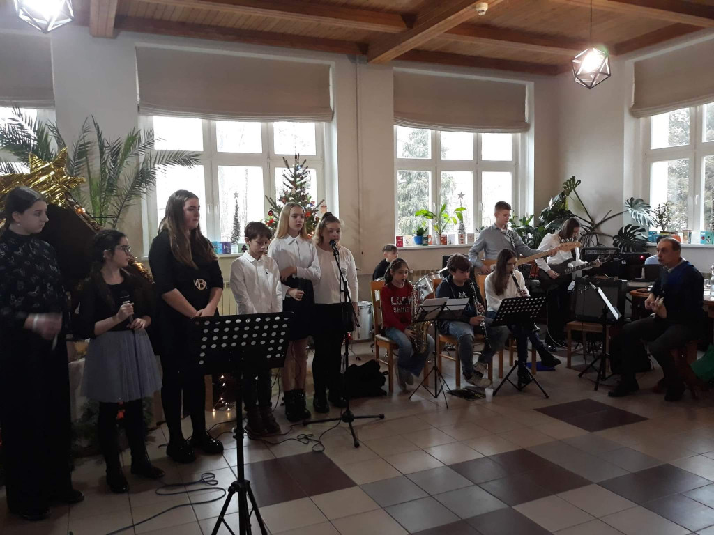 Z kolędą u seniorów w DPS w Marszałkach