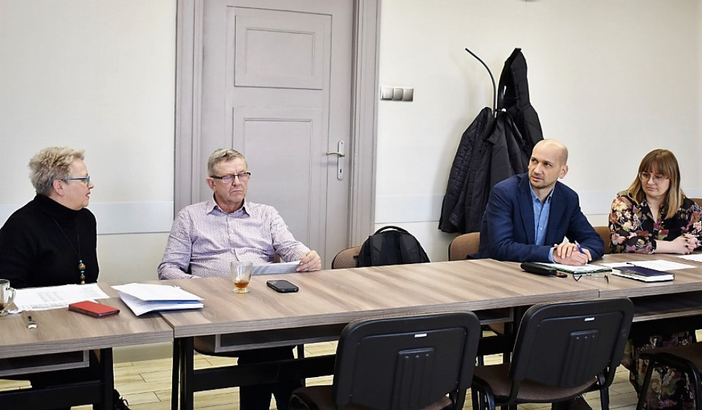 O bezpieczeństwie i szpitalu na Komisji