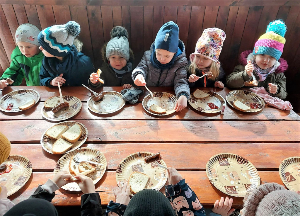 Przedszkolaki z Kraszewic na wycieczce w Wigwamie