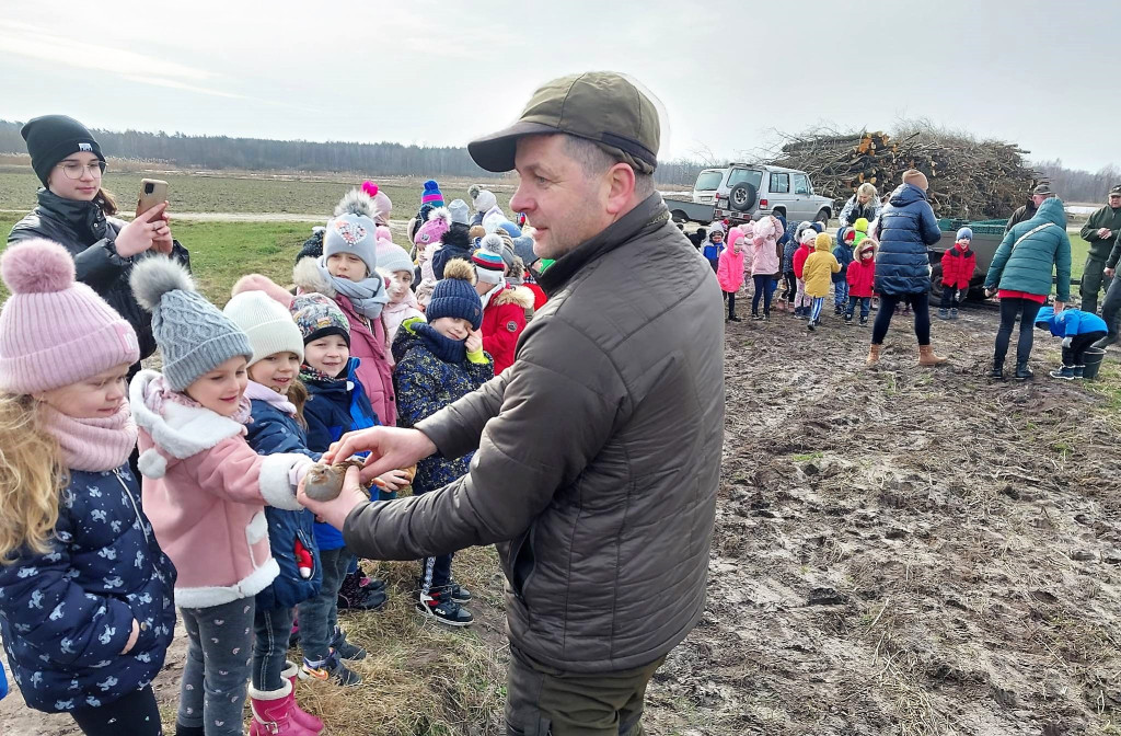Przedszkolaki z Kraszewic na wycieczce w Wigwamie