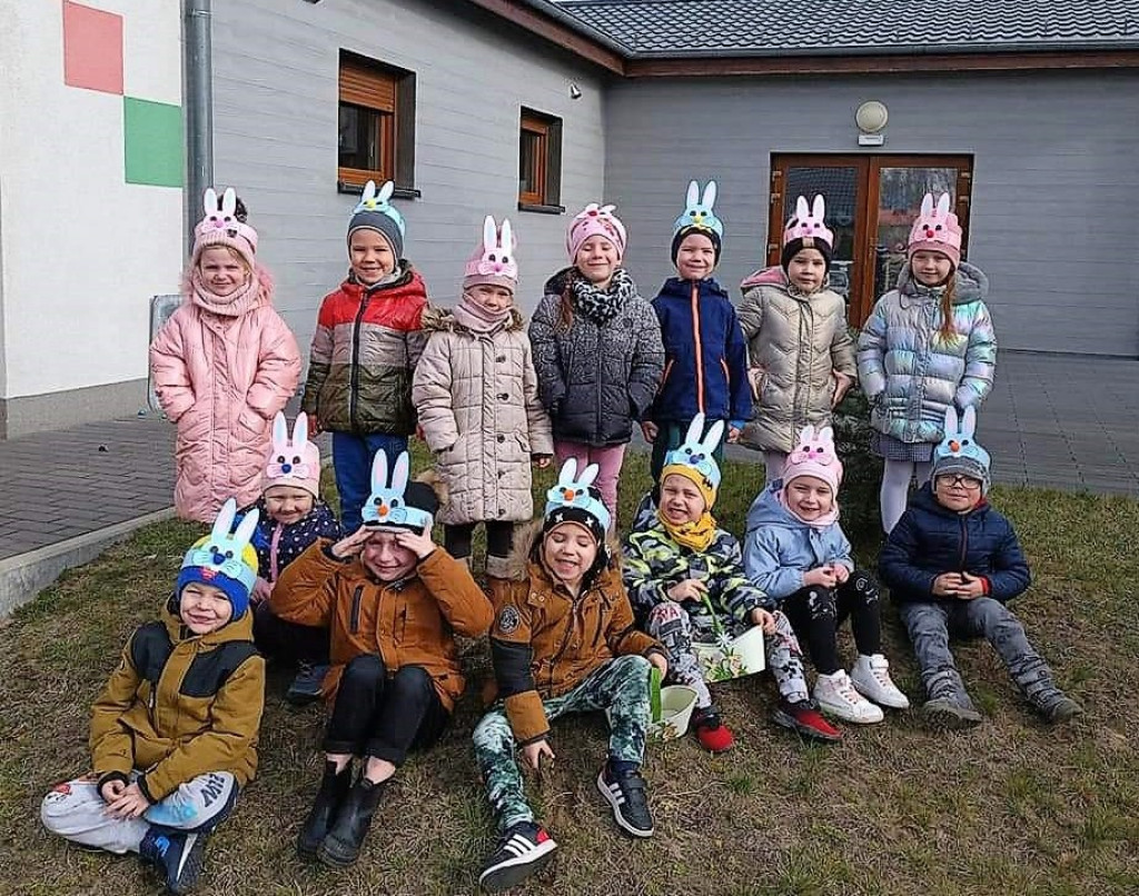 Zajączek odwiedził dzieciaki z Mąkoszyc