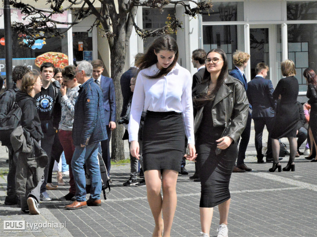 Maturzyści I LO zatańczyli poloneza