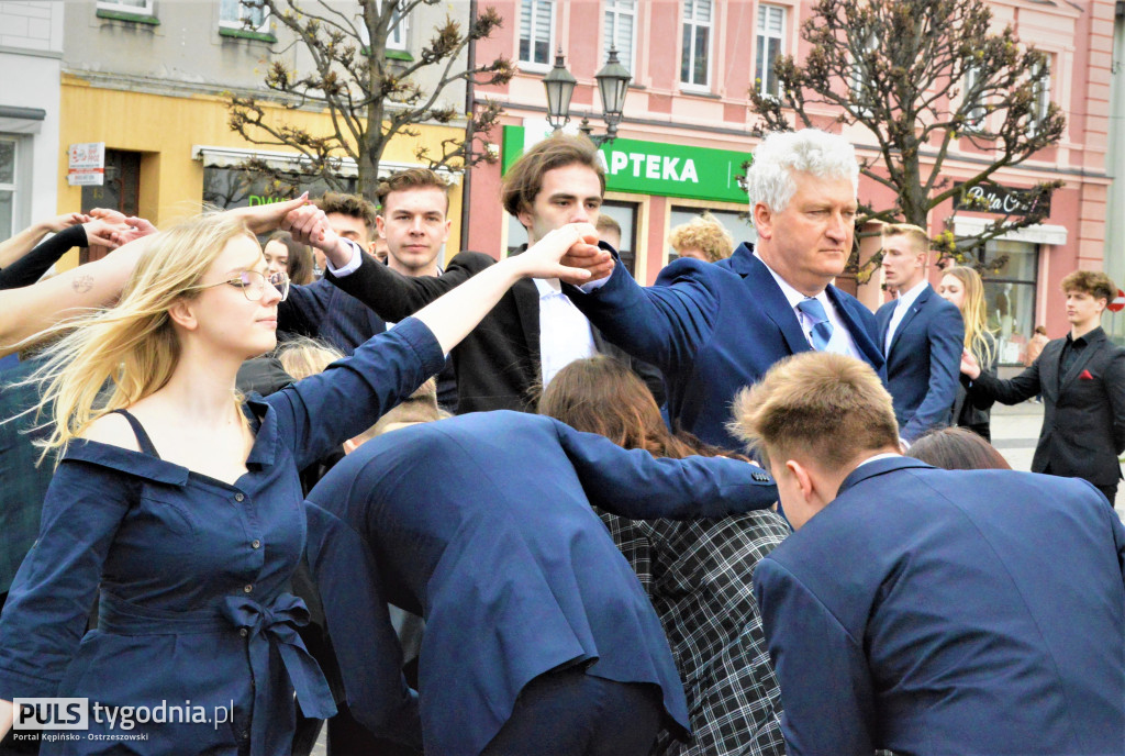 Maturzyści I LO zatańczyli poloneza