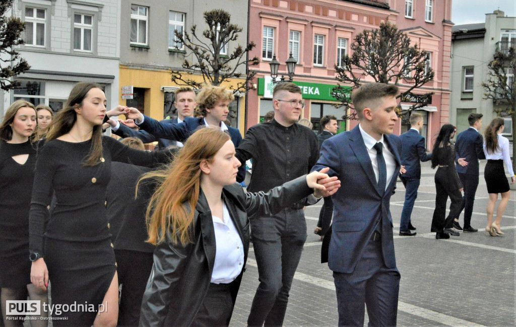 Maturzyści I LO zatańczyli poloneza