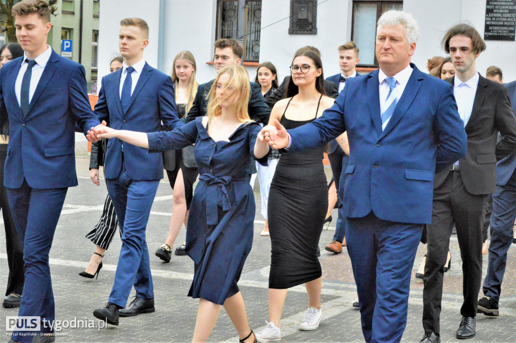 Maturzyści I LO zatańczyli poloneza