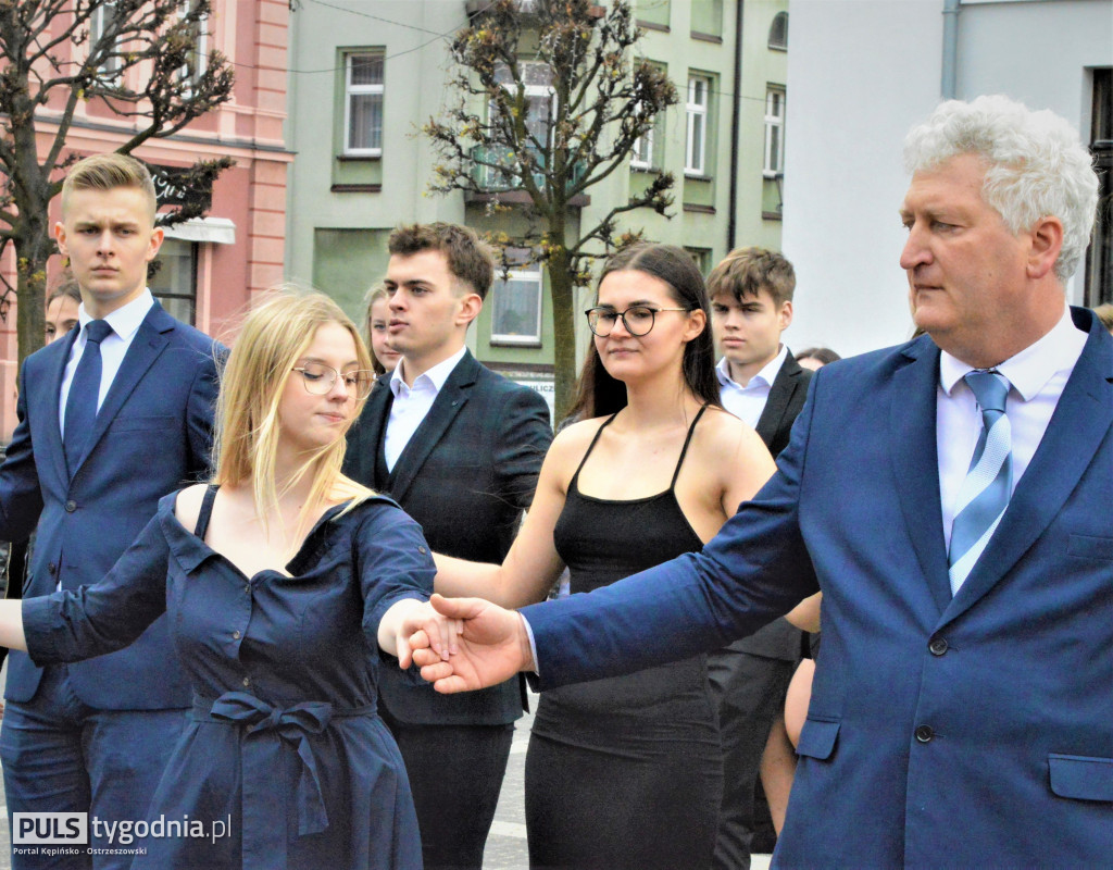 Maturzyści I LO zatańczyli poloneza