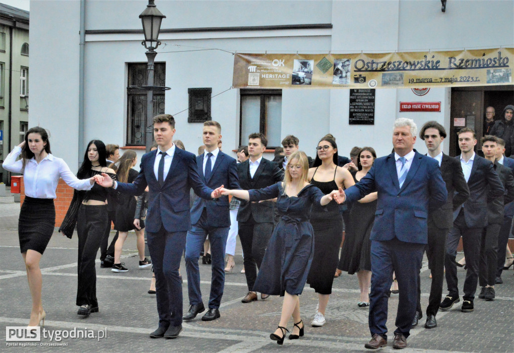 Maturzyści I LO zatańczyli poloneza